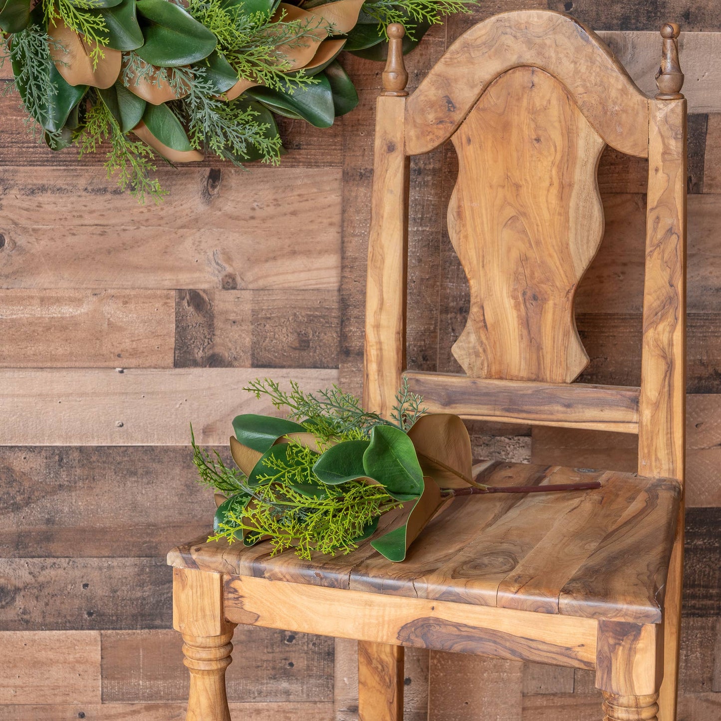 Magnolia Evergreen Leaf Spray - 16 Inch