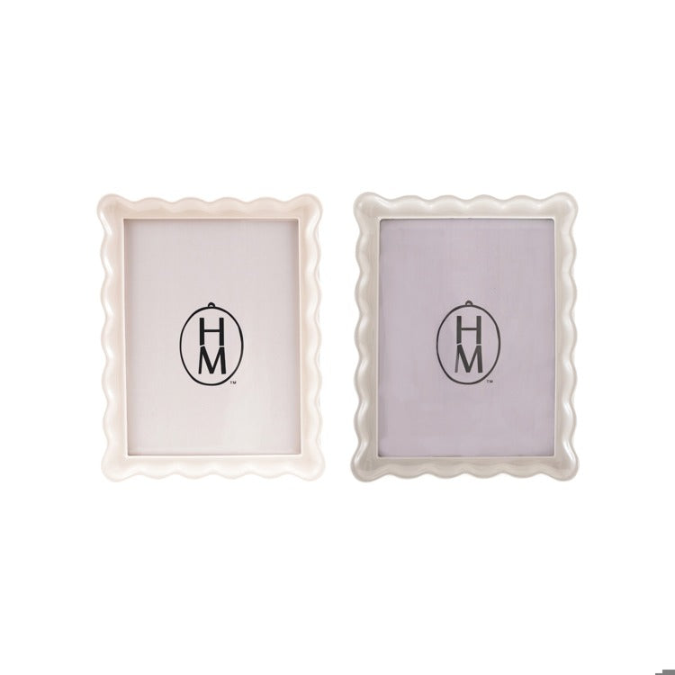 Resin Scalloped Neutral Photo Frame (7x9)