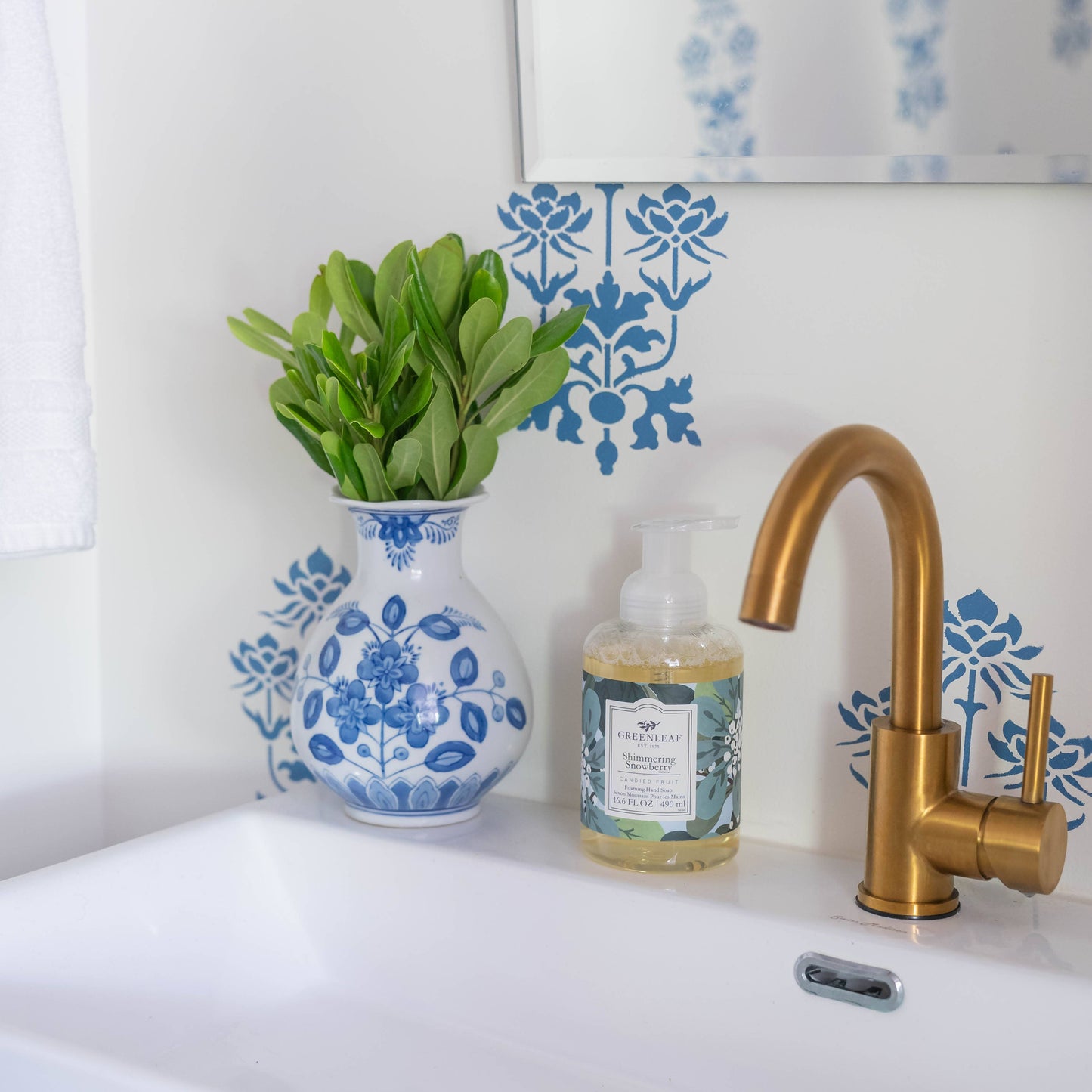 Shimmering Snowberry Foaming Hand Soap