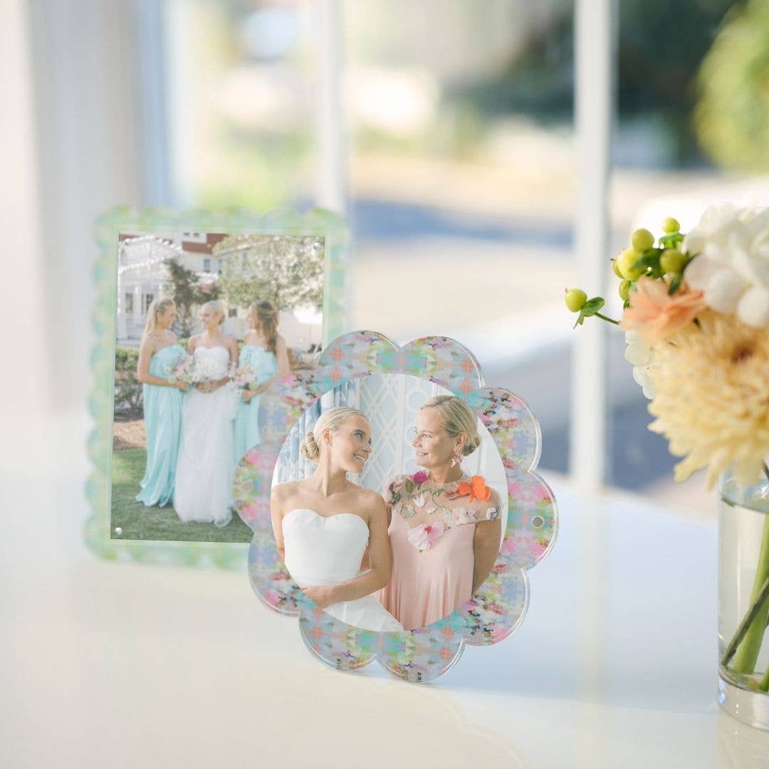 Brooks Avenue Acrylic Round Picture Frame: One Size