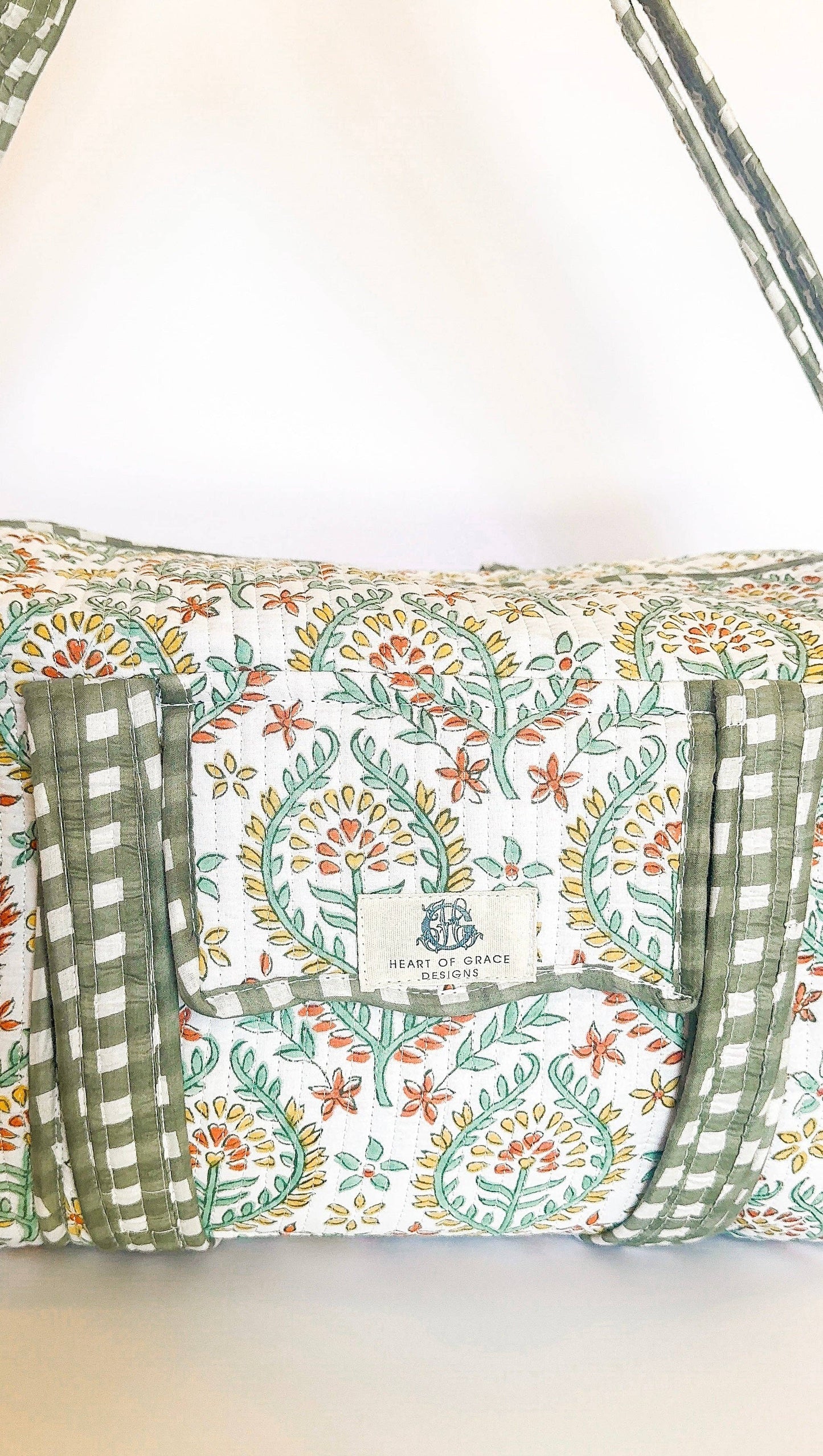 Soleil Sage | Large Scalloped Quilted Duffle Bag: 0001