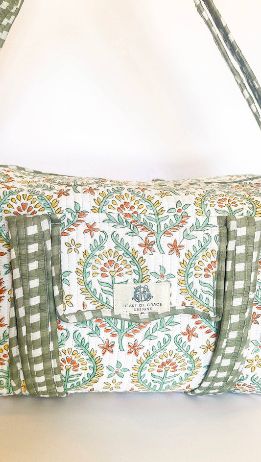 Soleil Sage | Large Scalloped Quilted Duffle Bag: 0001